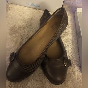 Croft & Barrow brown flats